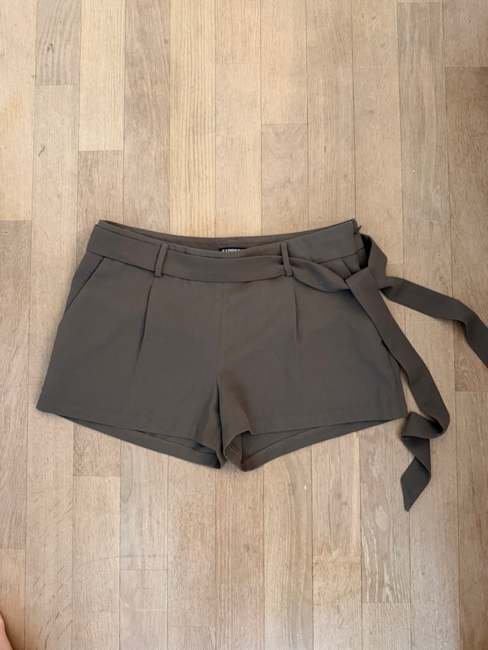 Express (6) Women's Olive Green Tie-Waist Dress Shorts